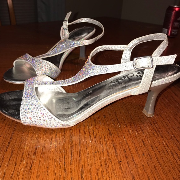 Silver sandles - Picture 2 of 2